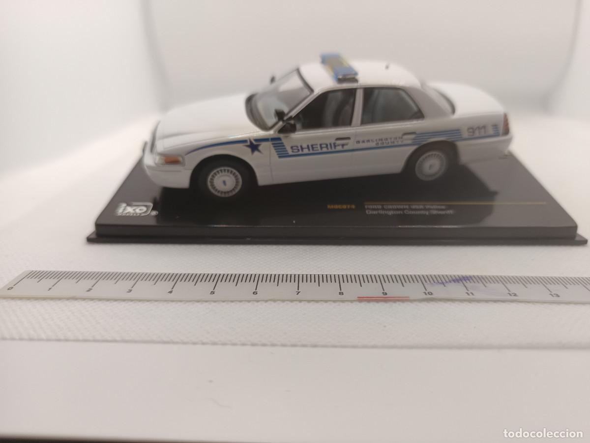 Coches a escala: Ford Crown Victoria 2020 Darlington County Sheriff IXO Models Serie Limitada
