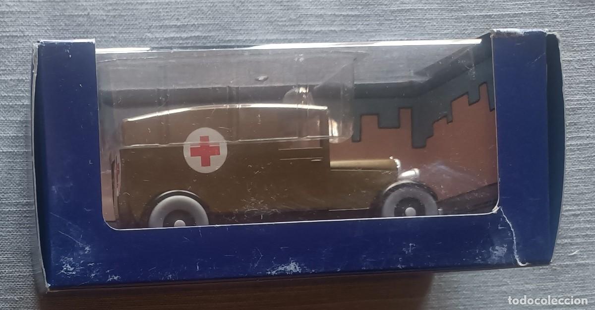 Coches a escala: Tintin Coche Atlas 51 Ambulancia de Chicago Tint&iacute;n en Am&eacute;rica Ed. francesa