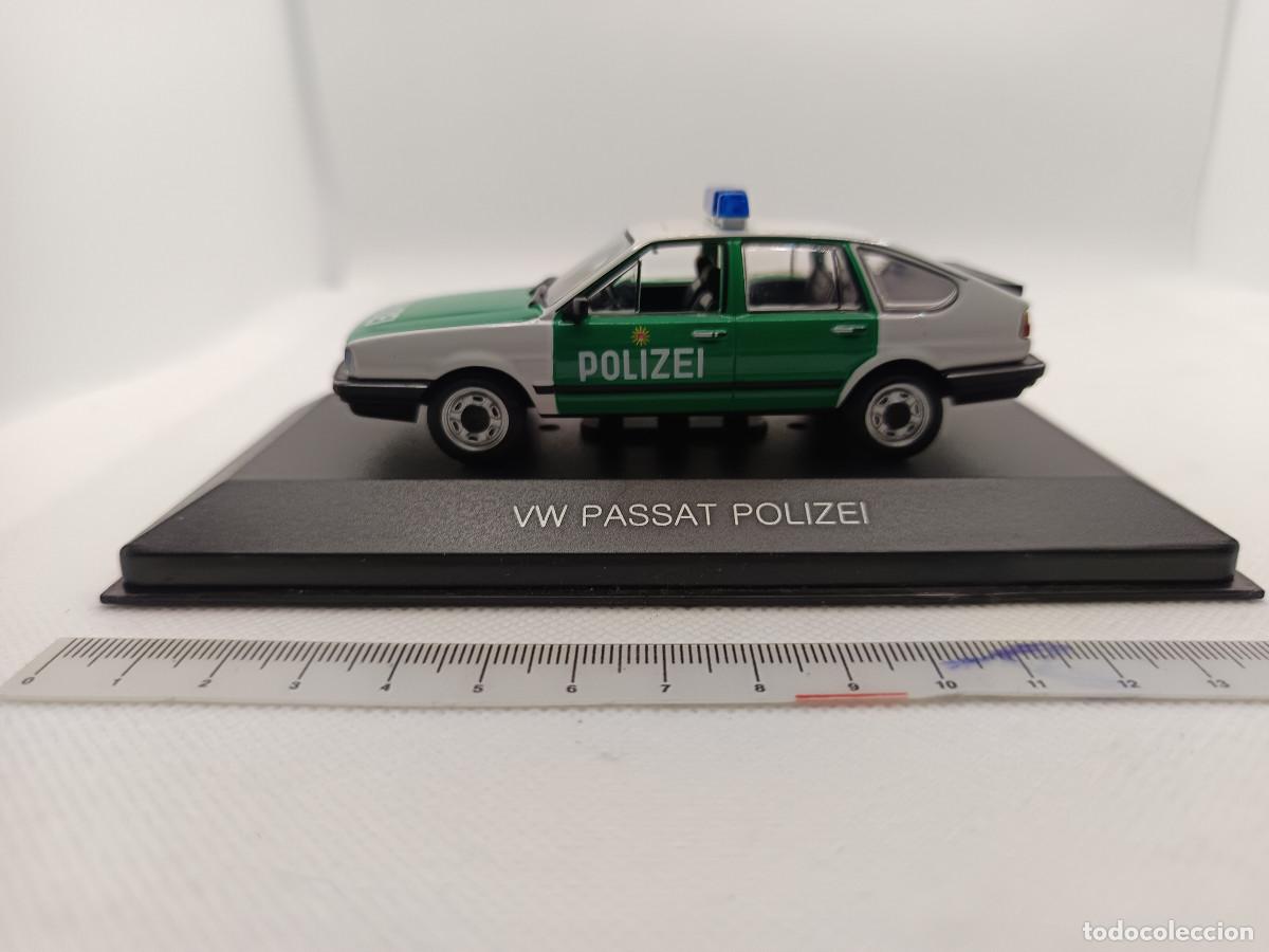 Coches a escala: VW Passat C Polizei 1986 Coche de policia alem&aacute;n de White Box