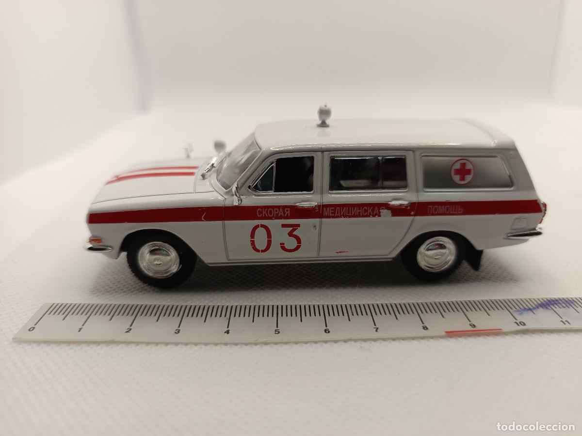 Coches a escala: Ambulancia Volga GAZ 24-03 A&ntilde;os 80 de la URSS. De la Coleccion DeAgostini. Escala 1:43