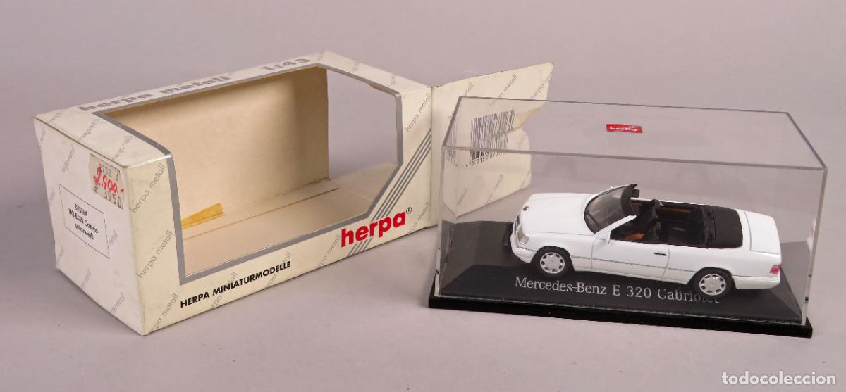Coches a escala: Mercedes Benz E 320 cabrio Herpa 1/43 color blanco caja