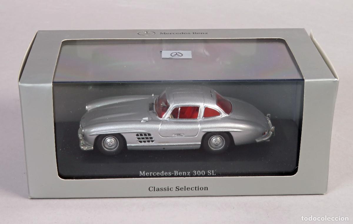 Coches a escala: Mercedes Benz 300 SL Classic Selection 1/43 color gris metalizado caja