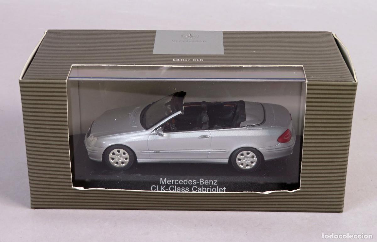 Coches a escala: Mercedes Benz CLK Class cabriolet Minichamps 1/43 color gris metalizado caja