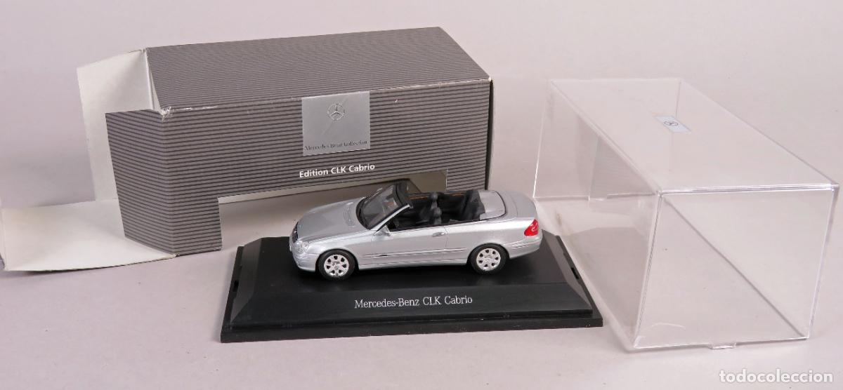 Coches a escala: Mercedes Benz CLK cabriolet Minichamps 1/43 color gris metalizado caja