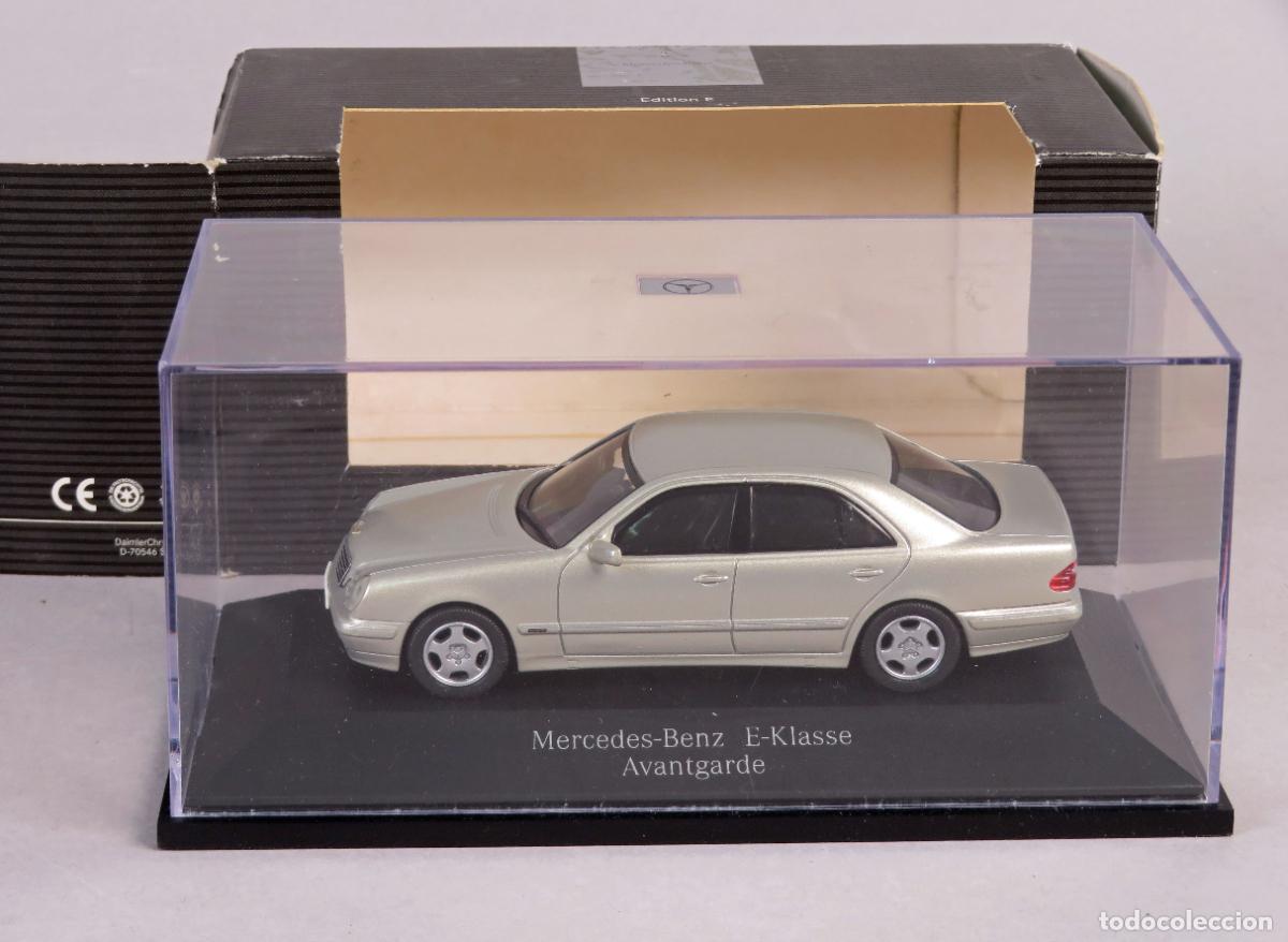 Coches a escala: Mercedes Benz E Klasse Avantgarde Herpa 1/43 color gris metalizado caja