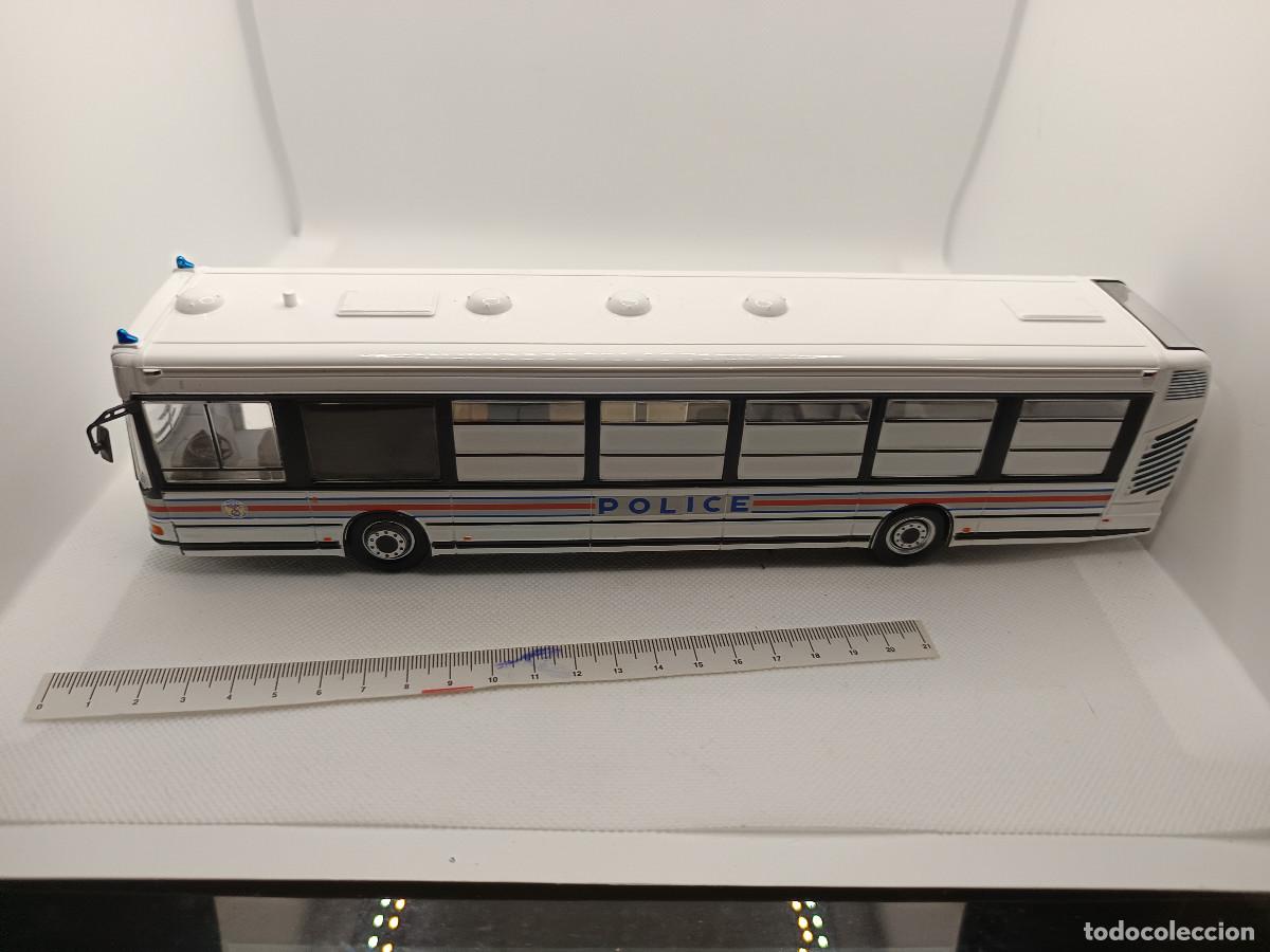 Coches a escala: Irisbus Agora 2002 Police Nationale Ixo Hachette Autobus de policia de Francia 1:43