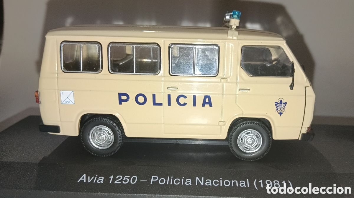 Coches a escala: VEH&Iacute;CULO REPARTO Y SERVICIO SALVAT AVIA POLIC&Iacute;A NACIONAL 1981