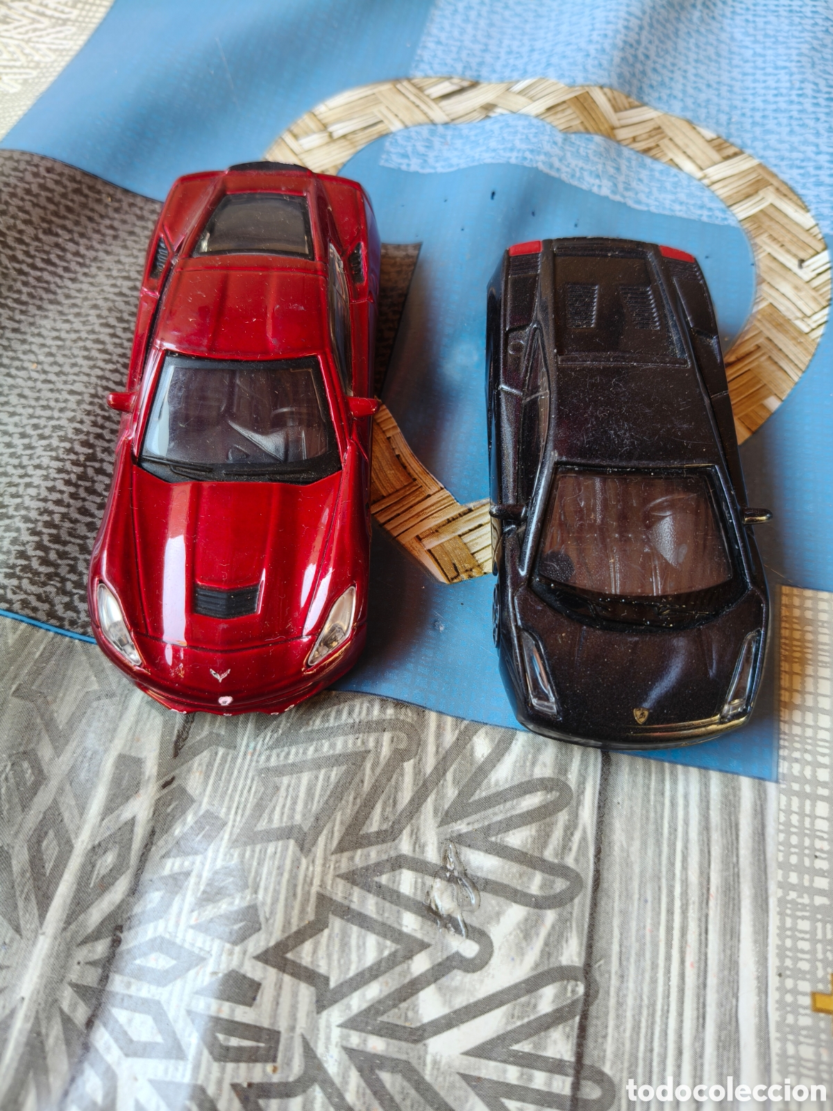 Coches a escala: Dos coches a escala 1/43,