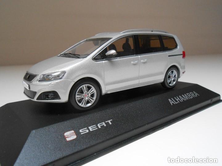Coches a escala: Coche SEAT ALHAMBRA Silver Plateada 1/43 die-cast metal car 1:43 monovolumen plata gris miniature