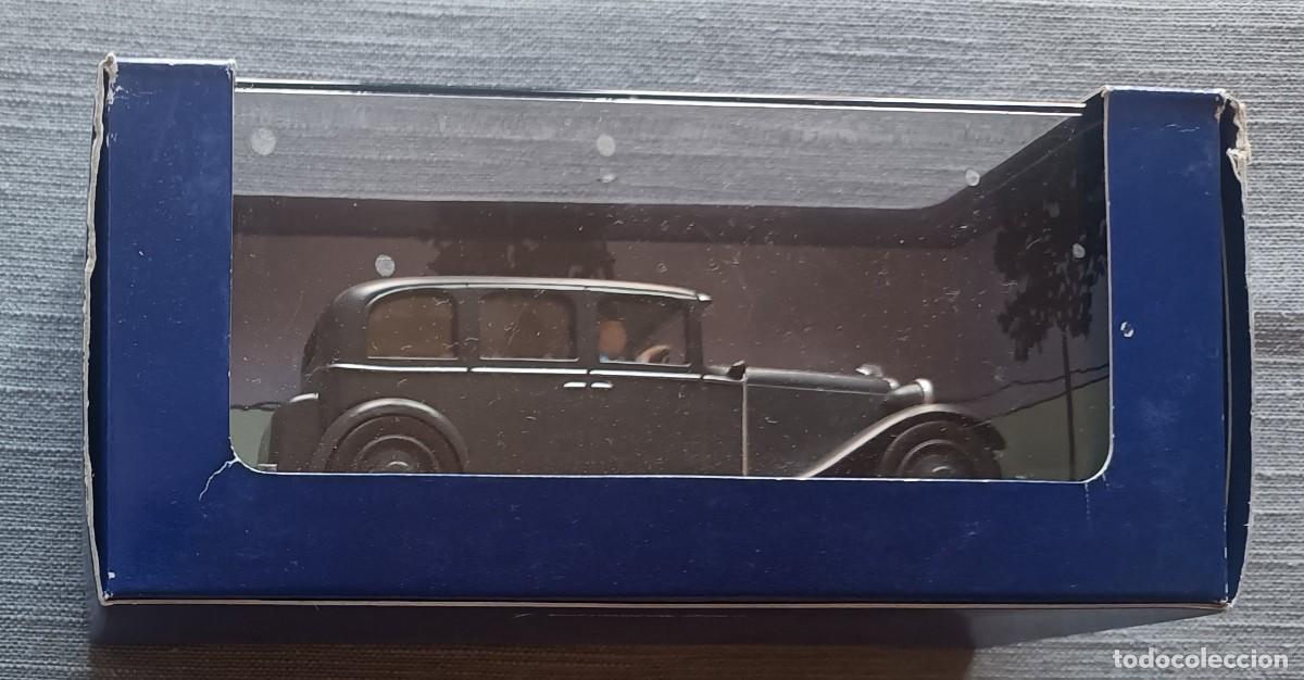 Coches a escala: Tintin Coche Atlas 38 La limusina en ruta hacia Nankin El Loto azul Ed. franc