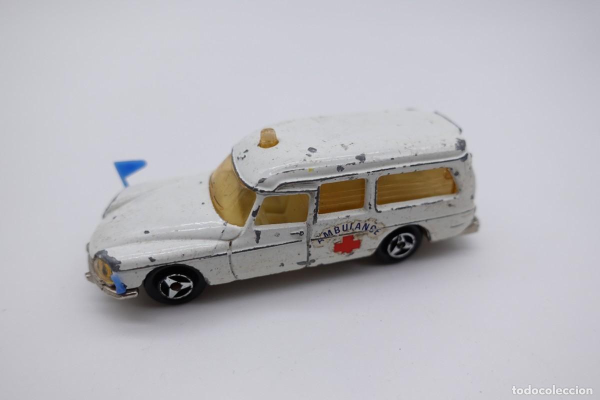 Carros em escala: AMBULANCIA MAJORETTE CITRO&Euml;N DS TIBUR&Oacute;N BLANCA CON LOGO CRUZ ROJA