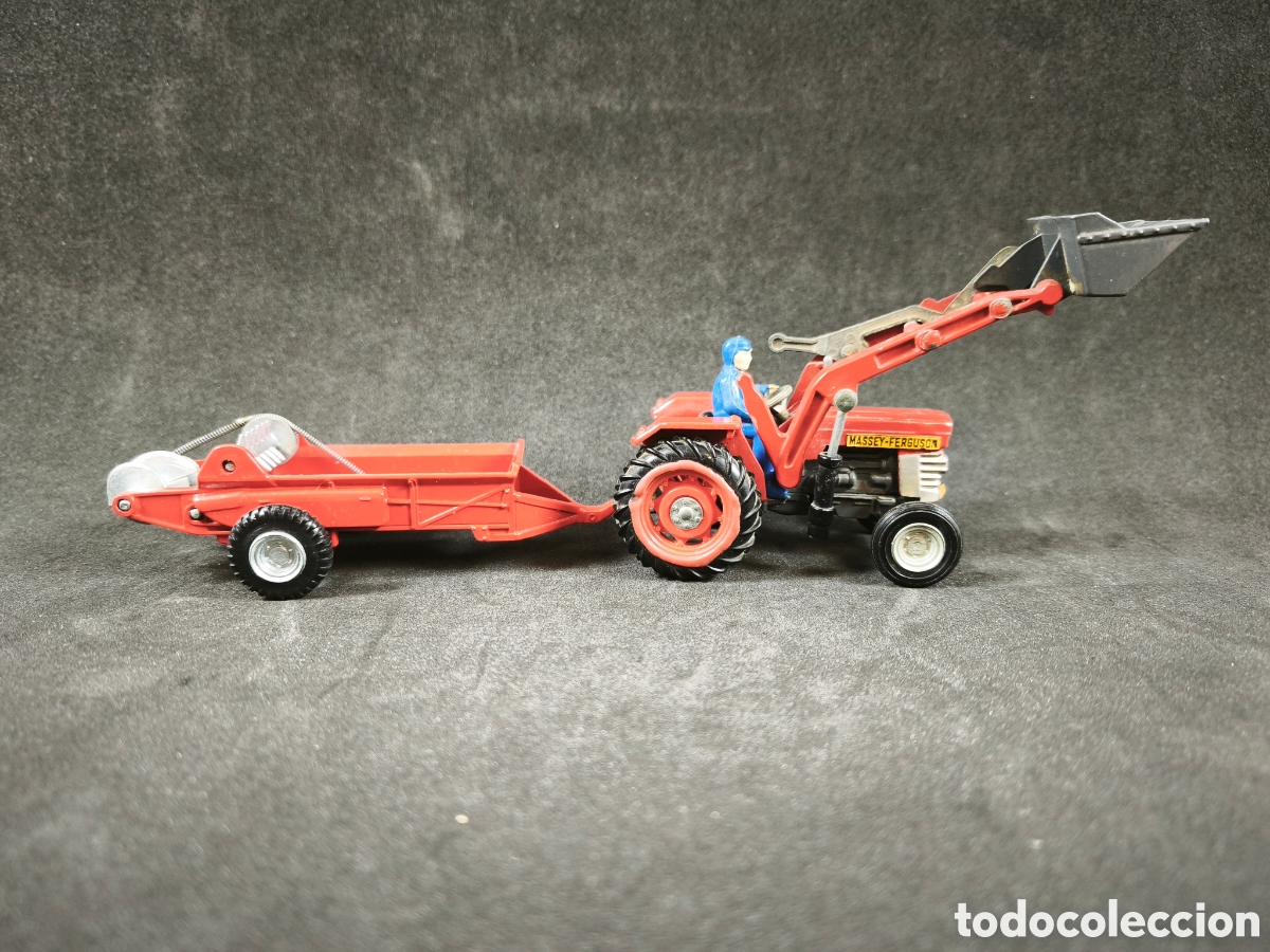 Carros em escala: Antiguo tractor Ebro Massey Ferguson con pala y remolque abonadora de Joal