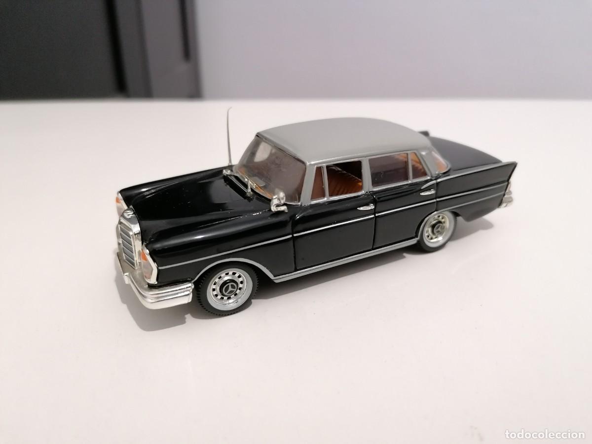 Voitures &agrave; l'&eacute;chelle: Vitesse 1/43 Mercedes Benz 220 E Buen Estado