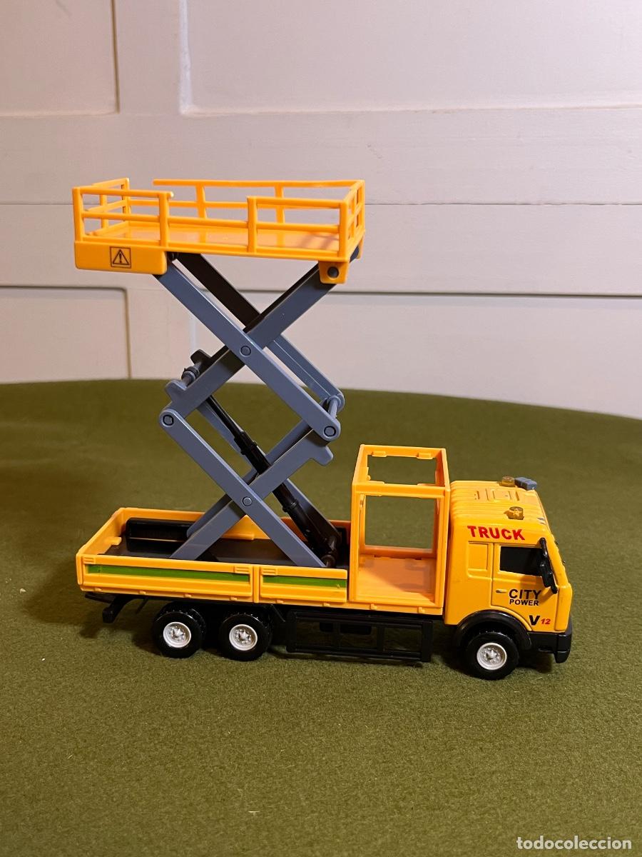 Voitures &agrave; l'&eacute;chelle: Cami&oacute;n plataforma elevadora de tijera miniatura articulada Truck City Power die cast