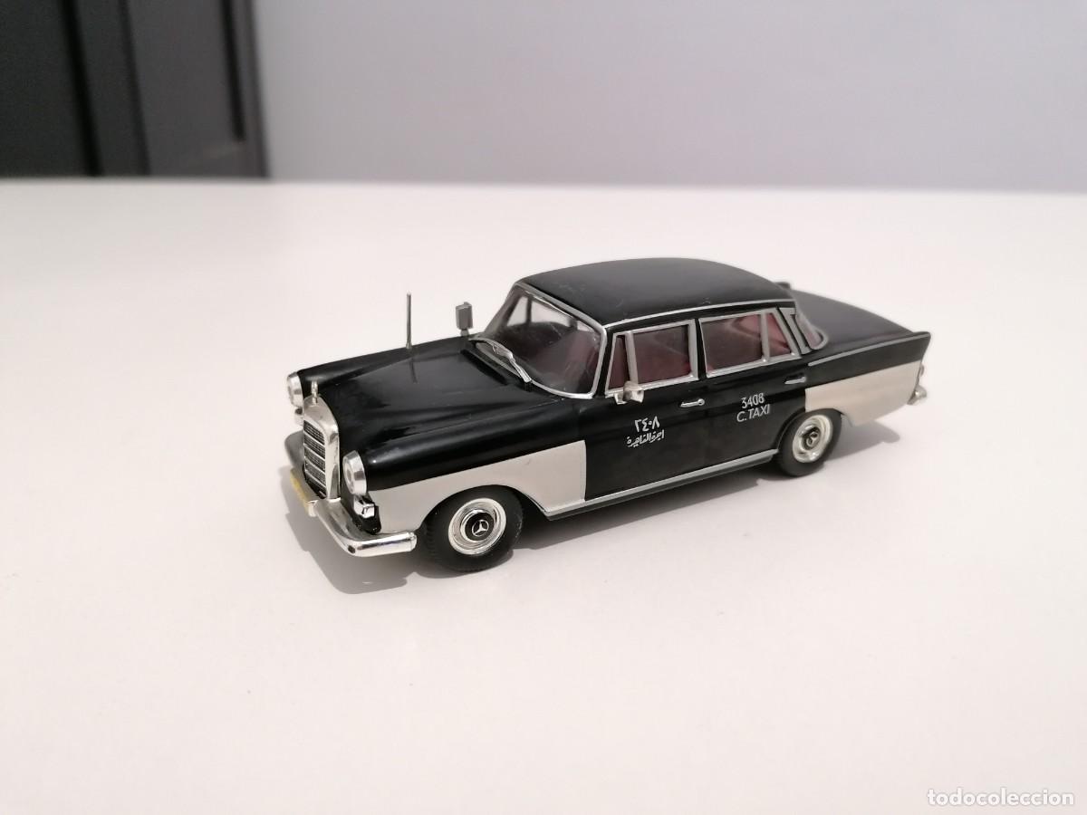 Voitures &agrave; l'&eacute;chelle: Altaya 1/43 Mercedes 200D Taxi Cairo 1964 Buen Estado