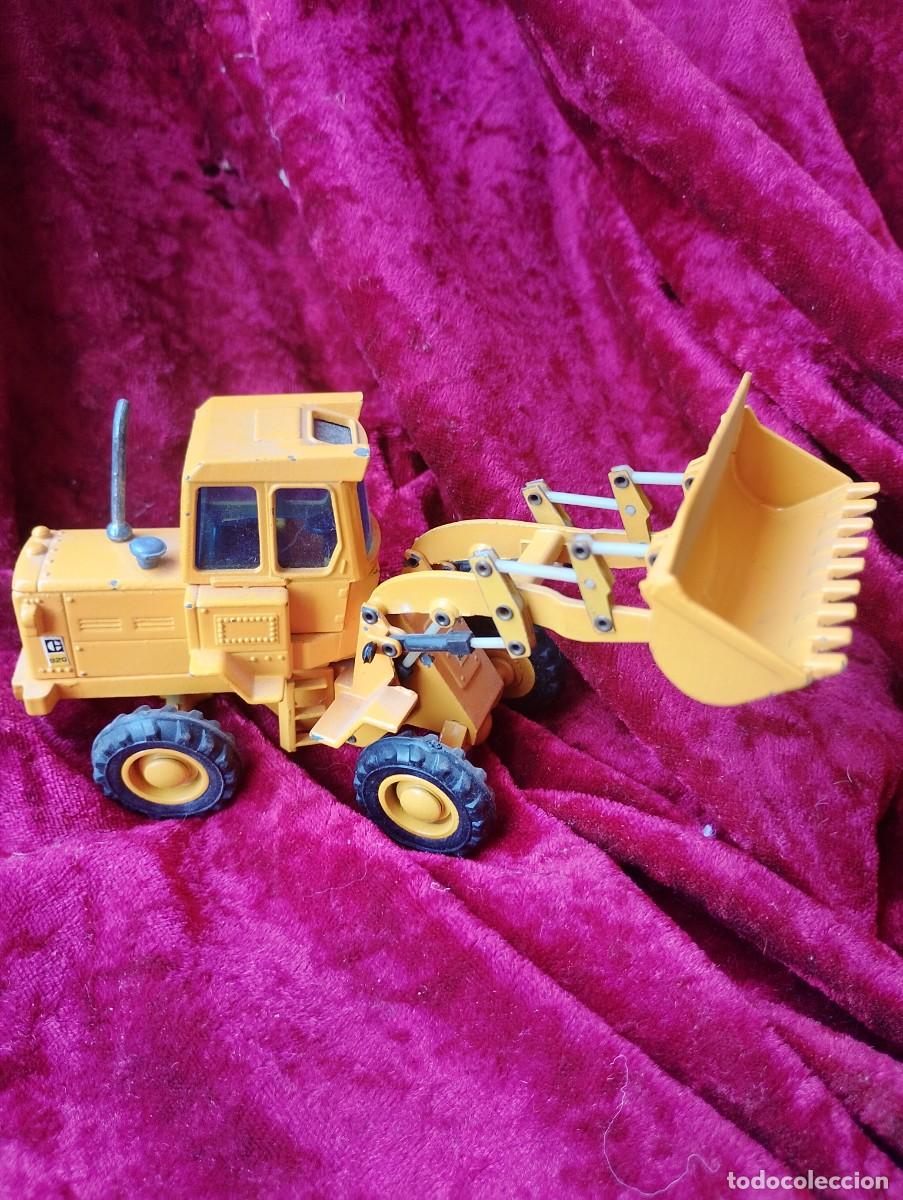 Coches a escala: Excavadora de JOAL en buen estado general -escala 1:43- ref.214 de metal por apenas doce euros