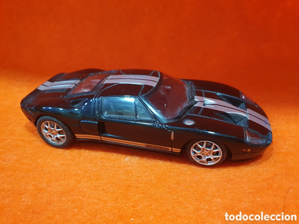 Model Cars: Ford GT. 1/43. Minichamps. (L104)