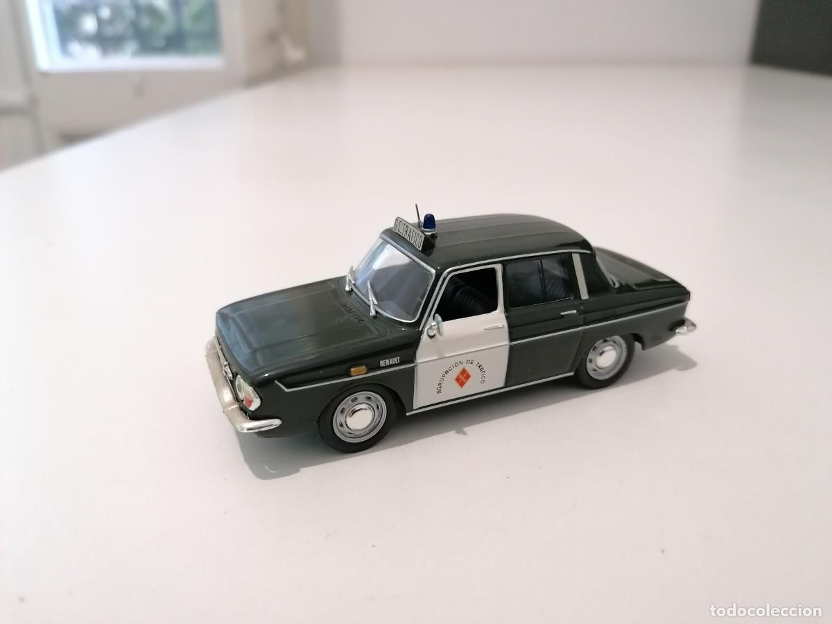 Coches a escala: Altaya 1/43 Renault 10 Guardia Civil Agrupaci&oacute;n de Tr&aacute;fico 1967 Buen Estado