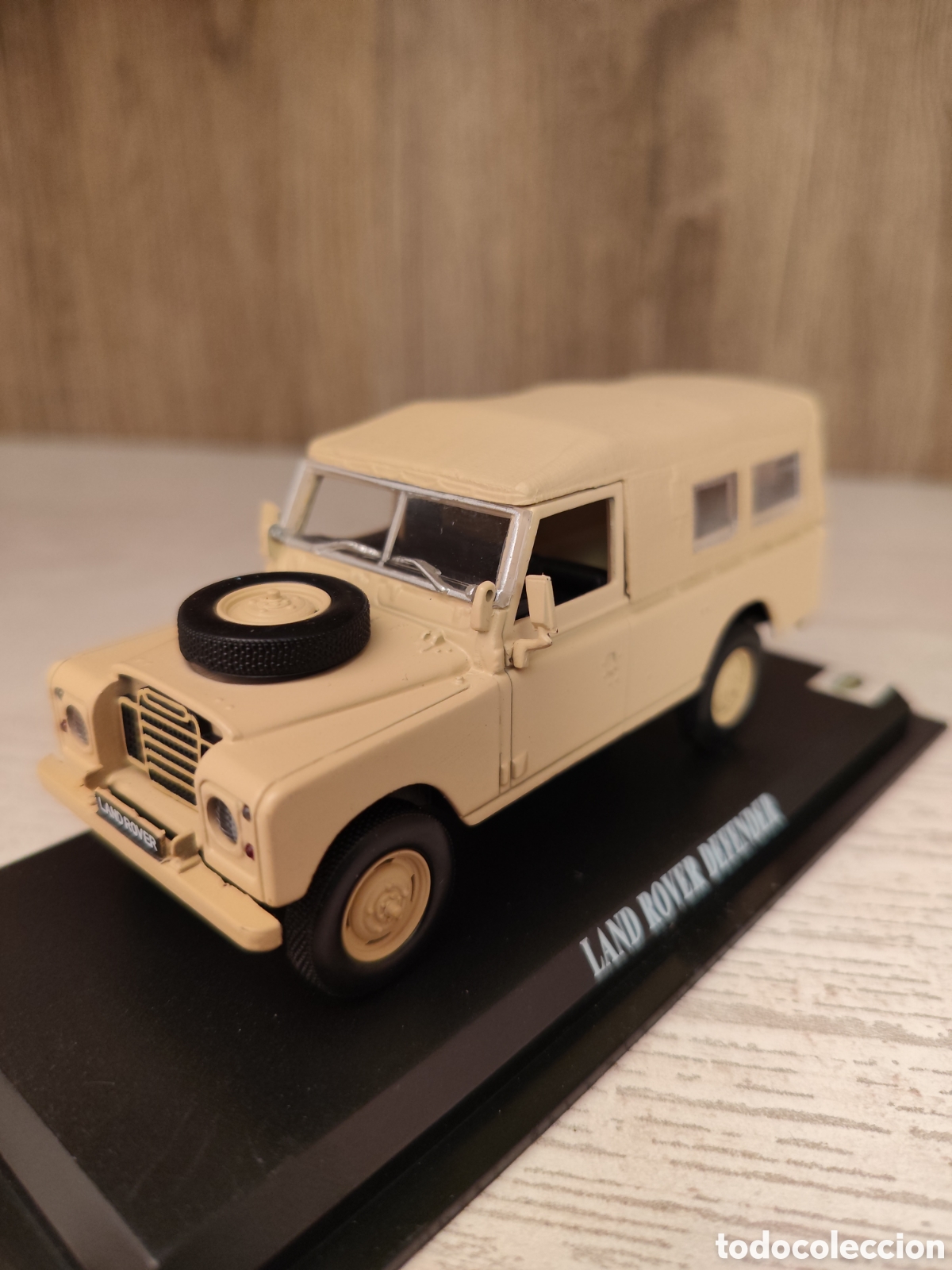 Coches a escala: LAND ROVER DEFENDER 109 DESERT
