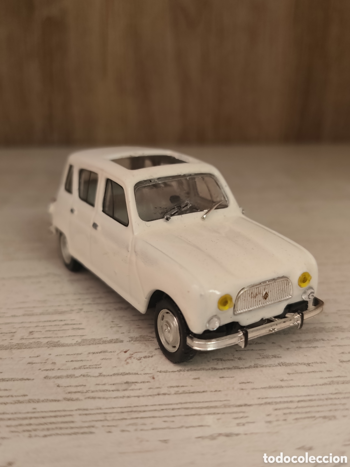 Coches a escala: RENAULT 4 L RENAULT COLECCI&Oacute;N