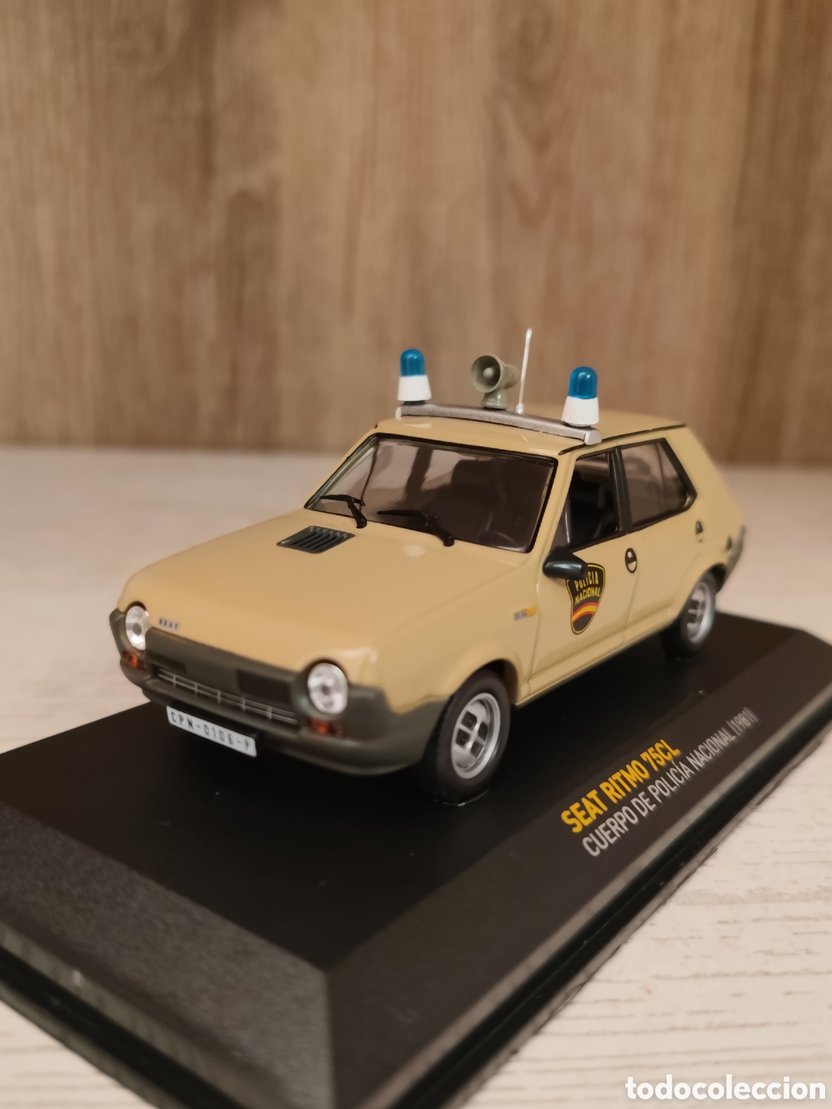 Coches a escala: SEAT RITMO 75 CL POLIC&Iacute;A NACIONAL