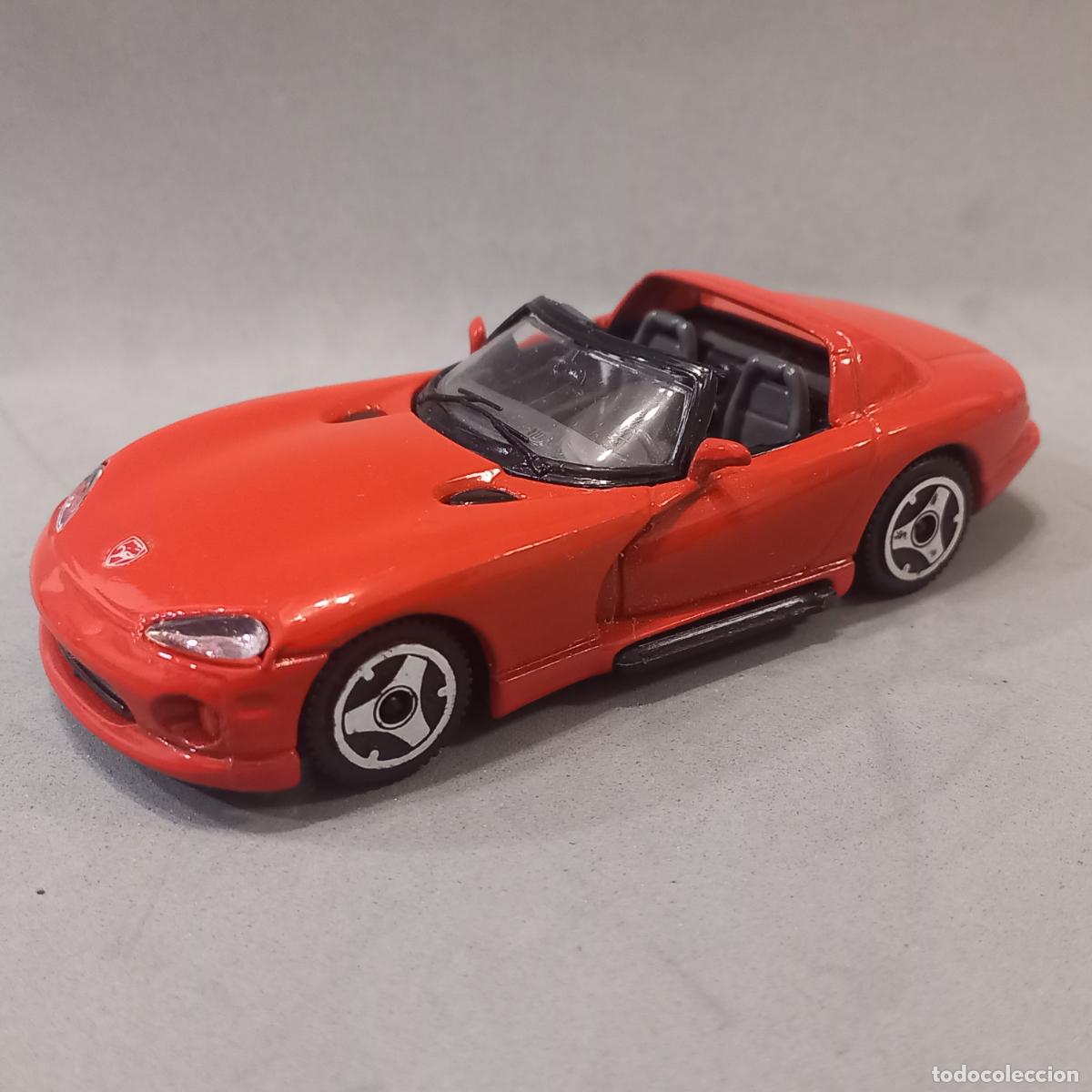 Coches a escala: Dodge Viper RT/10, deportivo descapotable biplaza rojo, escala 1/43 de bBurago. (Burago)