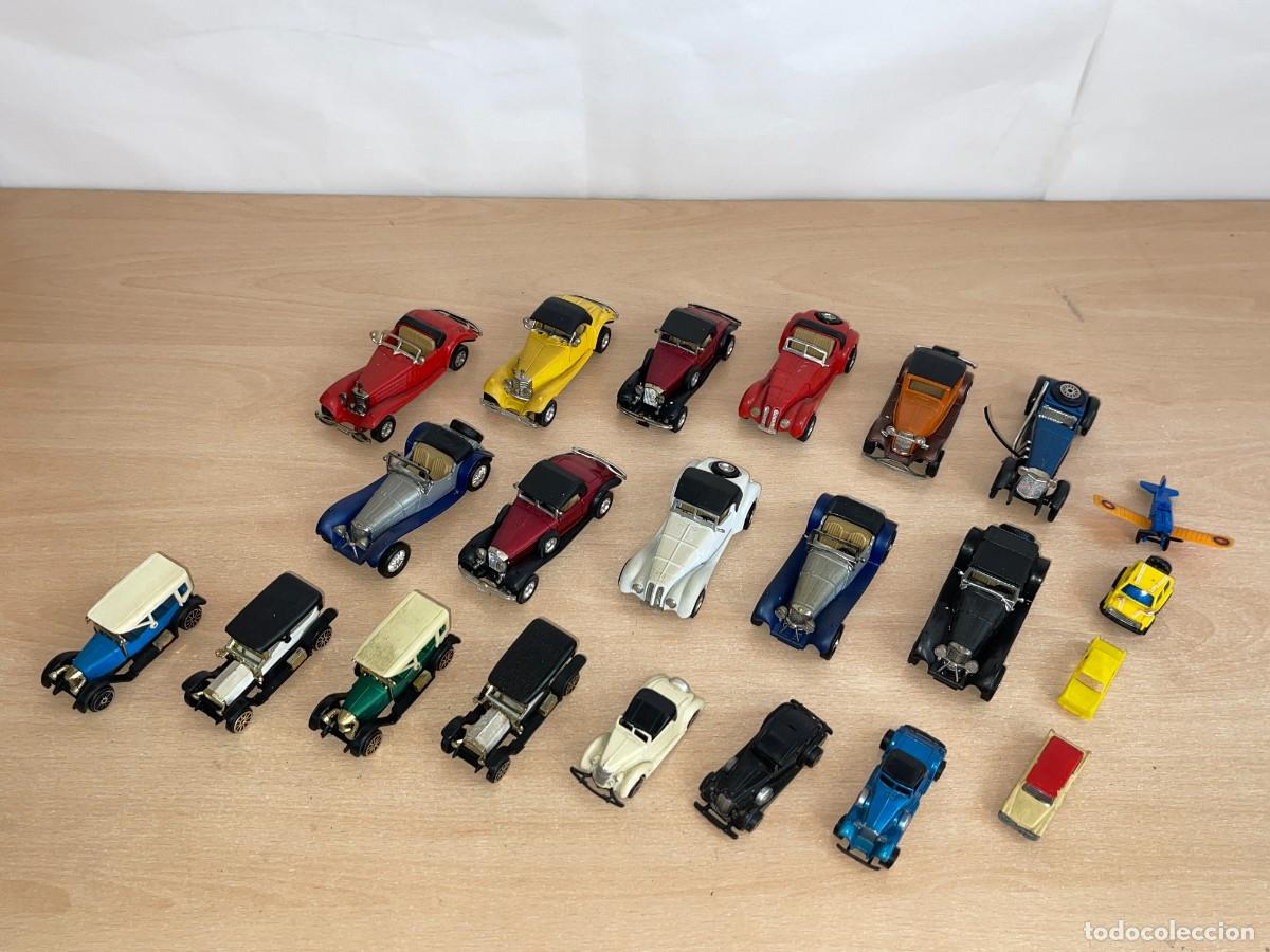 Coches a escala: LOTE 18 COCHES DE EPOCA die-cast 1:43 sin marca + 2 coches 1:87 + avi&oacute;n + Mini VW Golf curioso