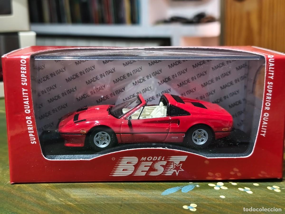 Coches a escala: Best Model Best 9742 .Ferrari 308 GTS . 1980. De la serie de TV Magnum P.I. Tom Sellek