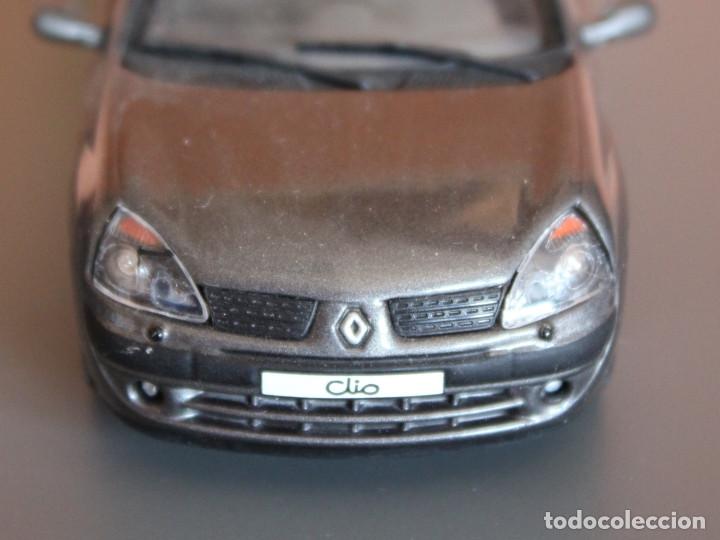 Coches a escala: Renault Clio Privilege 2001. Universal Hobbies E: 1/43 - Foto 10