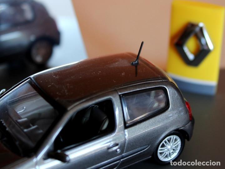 Coches a escala: Renault Clio Privilege 2001. Universal Hobbies E: 1/43 - Foto 11