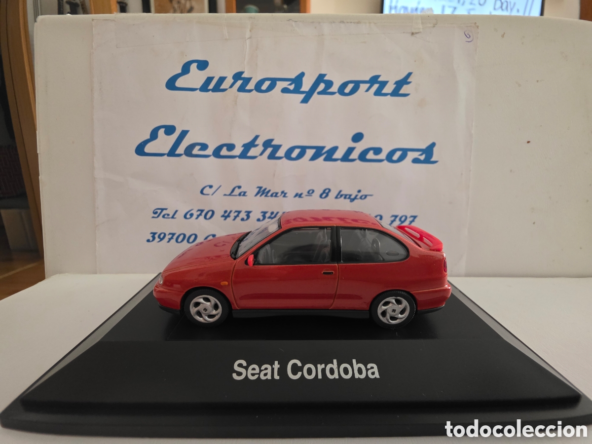Coches a escala: Seat C&oacute;rdoba SX Azul o Rojo escala 1/43