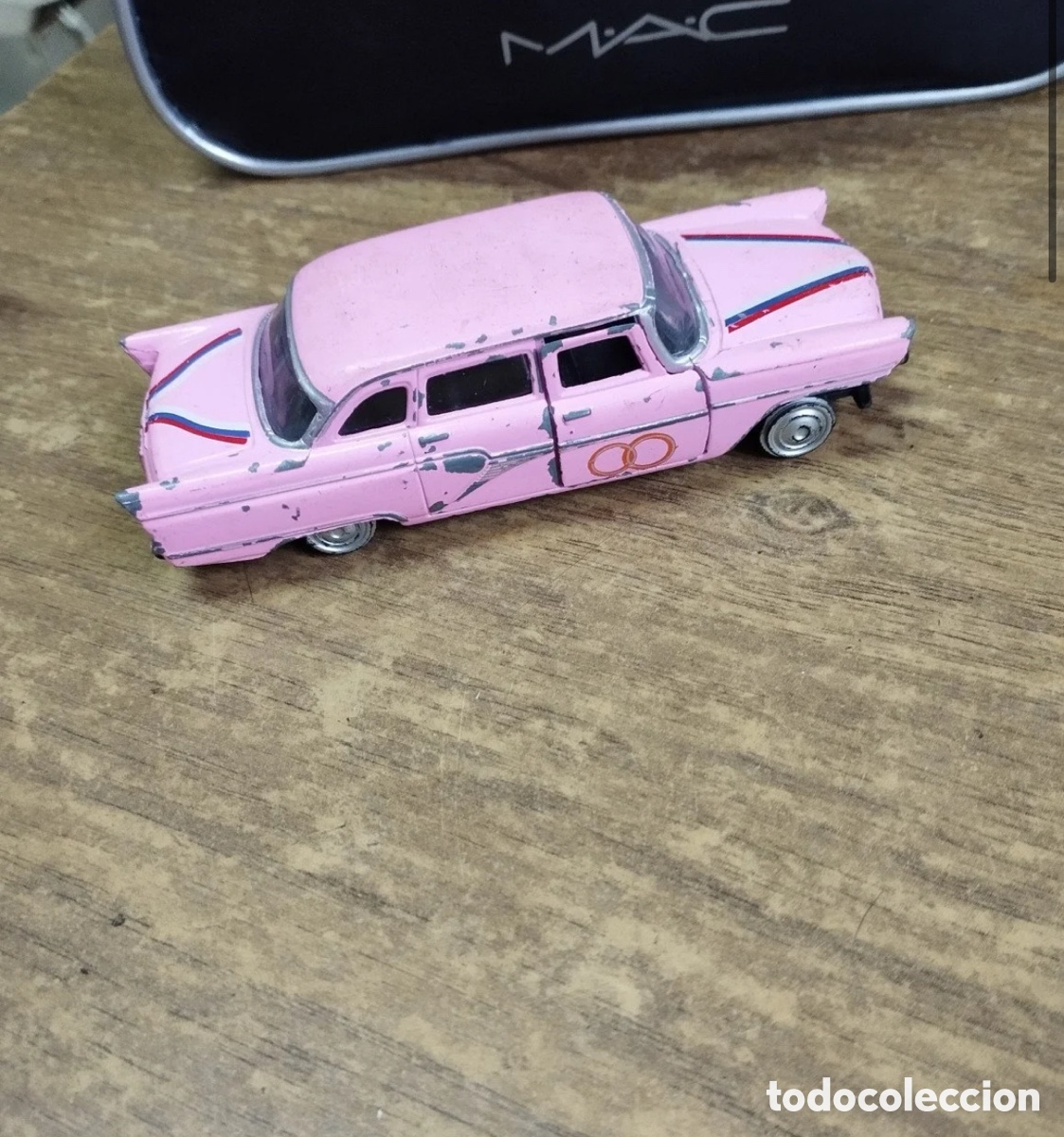 Coches a escala: GAZ-13 Chaika Boda (Rosa con anillos) 1:43 - Coche sovi&eacute;tico de colecci&oacute;n URSS / USSR