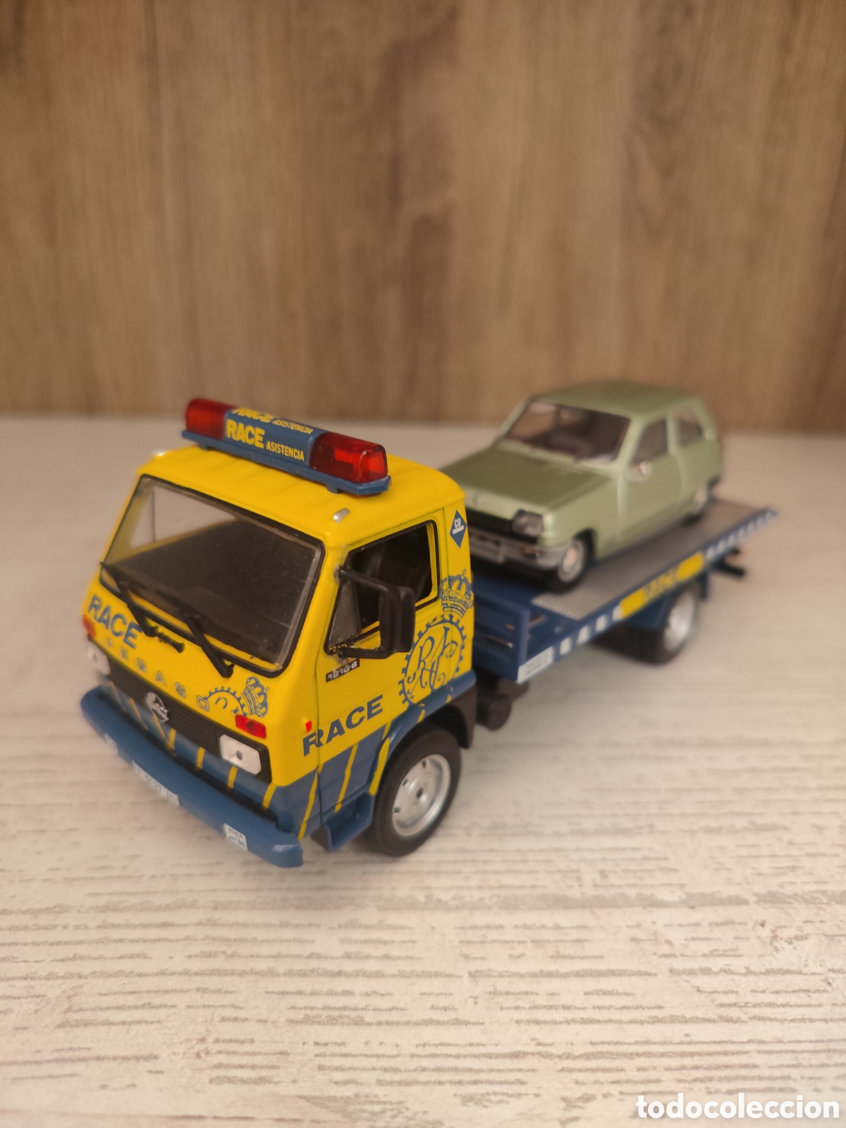 Coches a escala: GRUA PEGASO RACE + RENAULT 5