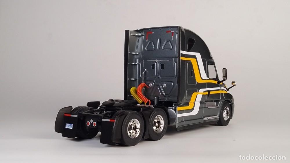 Coches a escala: Freightliner Coronado 2018 - Foto 6