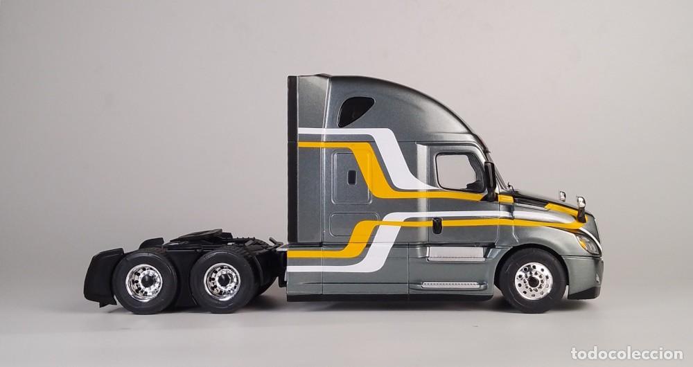 Coches a escala: Freightliner Coronado 2018 - Foto 7