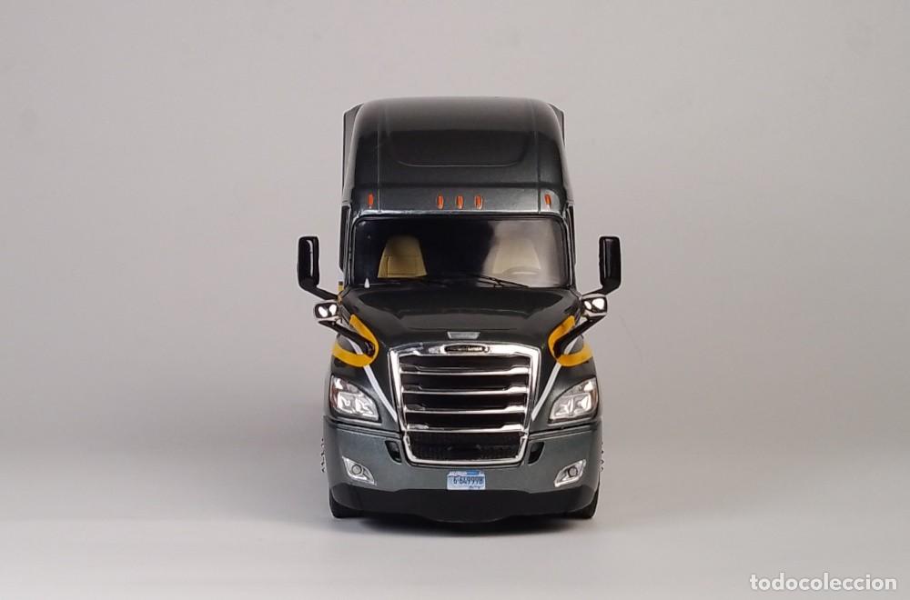 Coches a escala: Freightliner Coronado 2018 - Foto 9