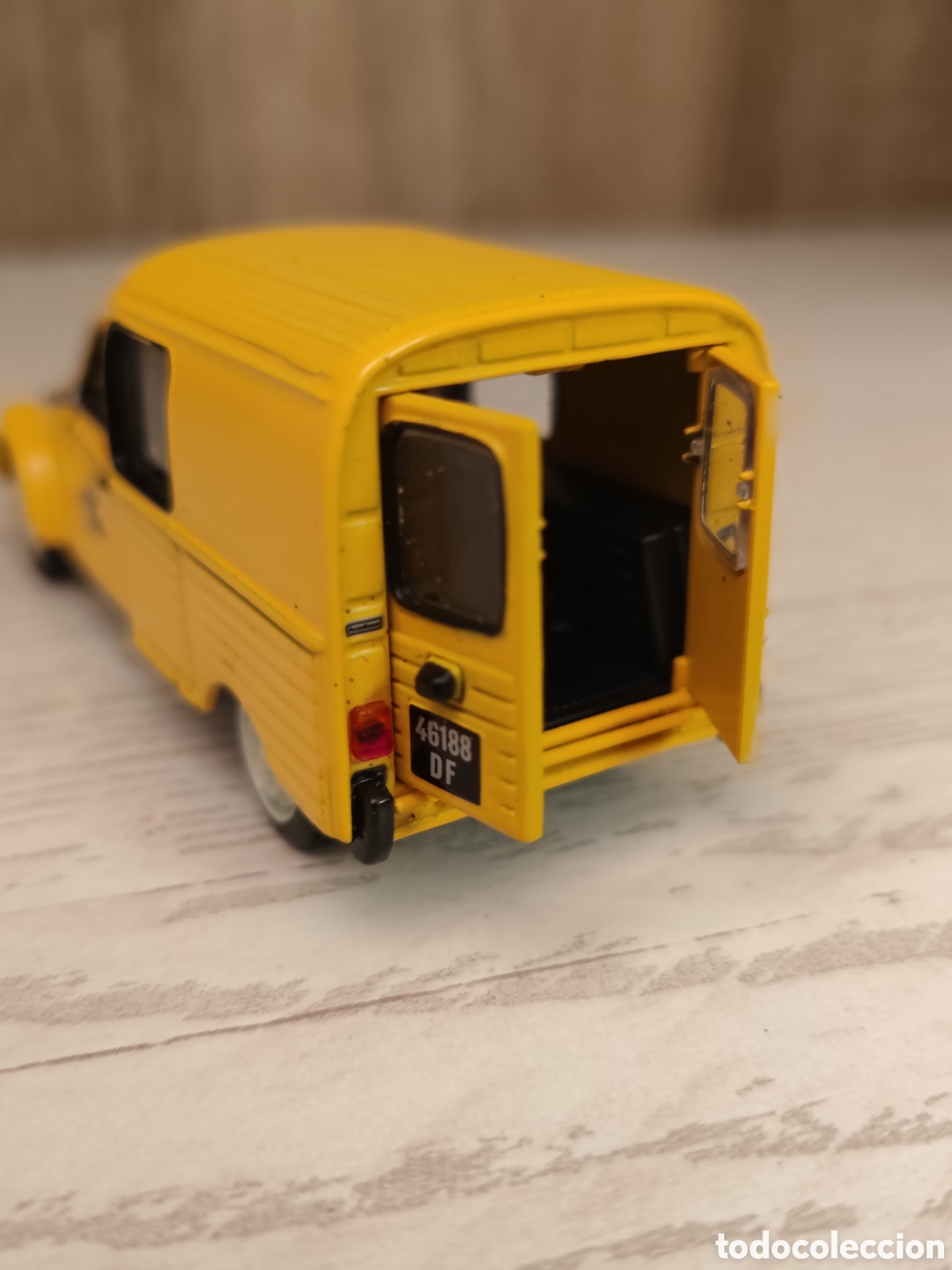 Coches a escala: CITRO&Euml;N DYANE LA POSTE