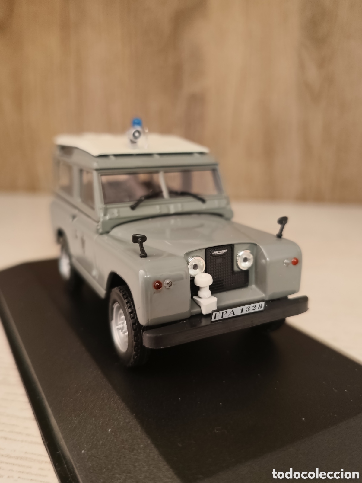 Coches a escala: LAND ROVER SANTANA 88 POLIC&Iacute;A