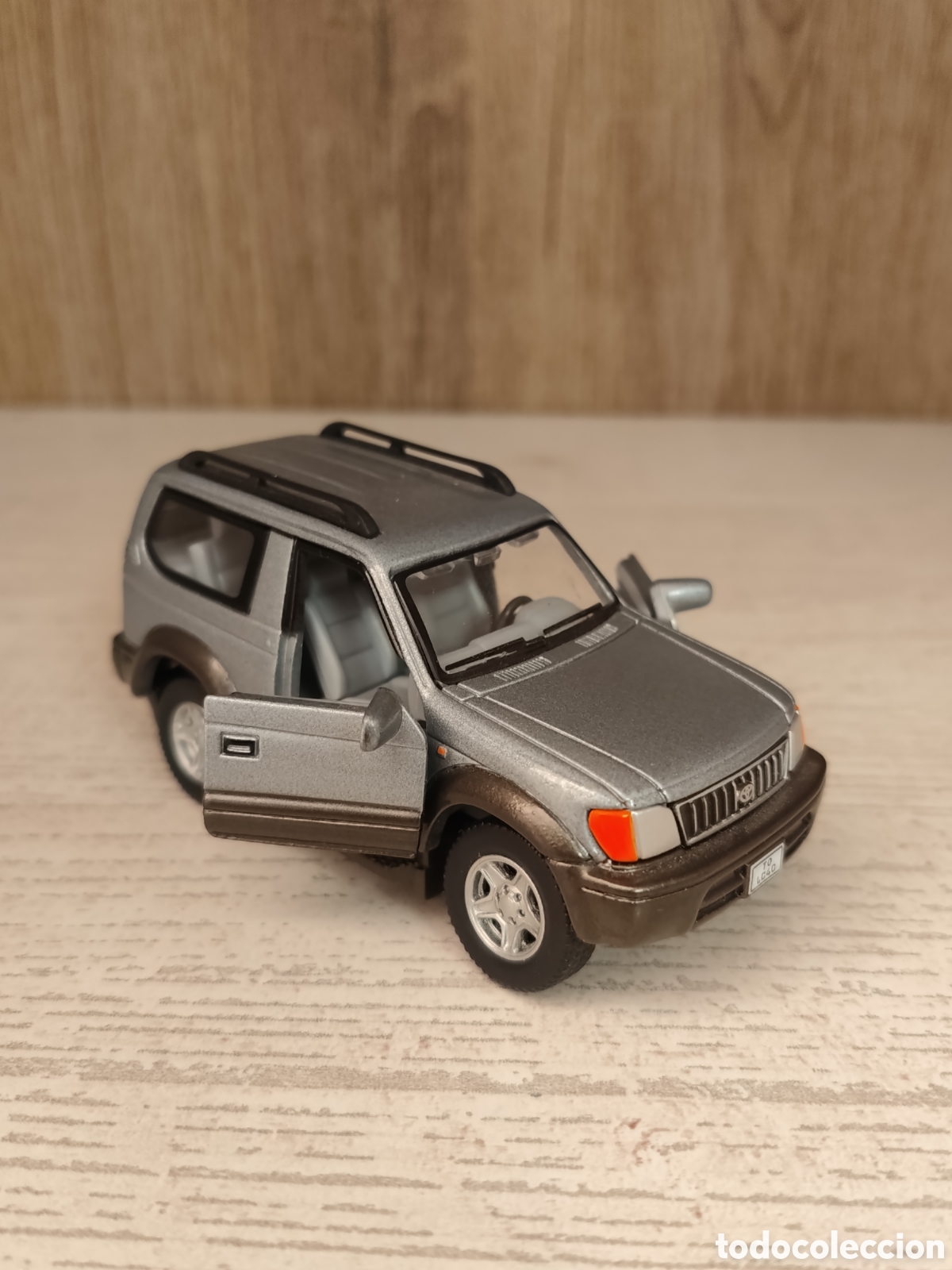 Coches a escala: TOYOTA LAND CRUISER J90