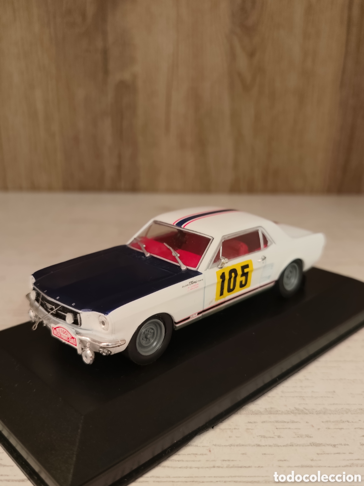 Coches a escala: FORD MUSTANG JOHNNY HALLYDAY