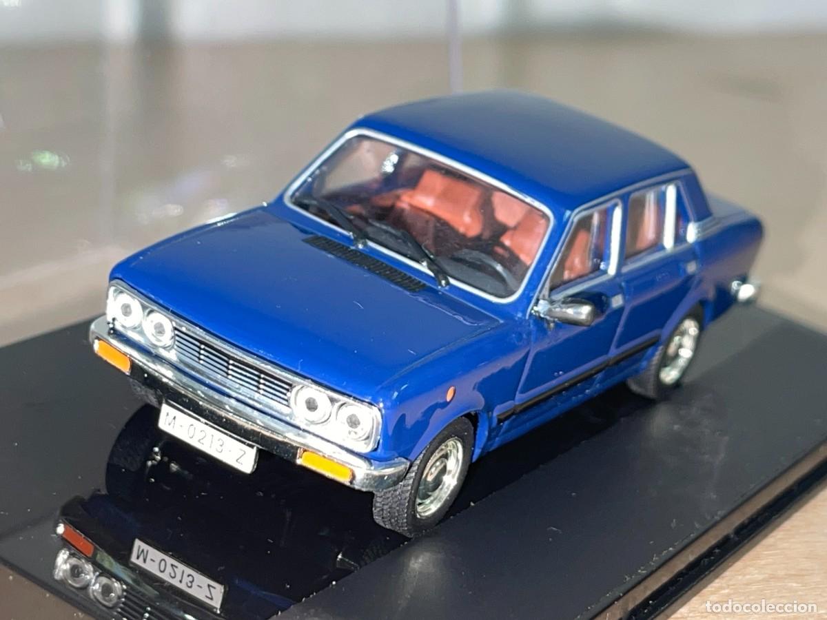 Coches a escala: Coche SEAT 132 (1973) matr&iacute;cula Madrid azul marino 1:43 die-cast metal car 1/43 altaya