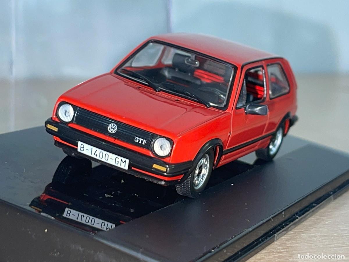 Coches a escala: Coche VOLKSWAGEN GOLF GTI (1984) VW matr&iacute;cula Barcelona rojo 1:43 die-cast metal car 1/43 altaya