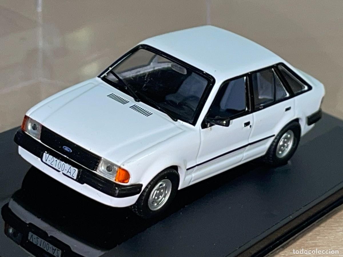 Coches a escala: Coche FORD ESCORT XR3 (1982) matr&iacute;cula Valencia blanco 1:43 die-cast metal car 1/43 altaya