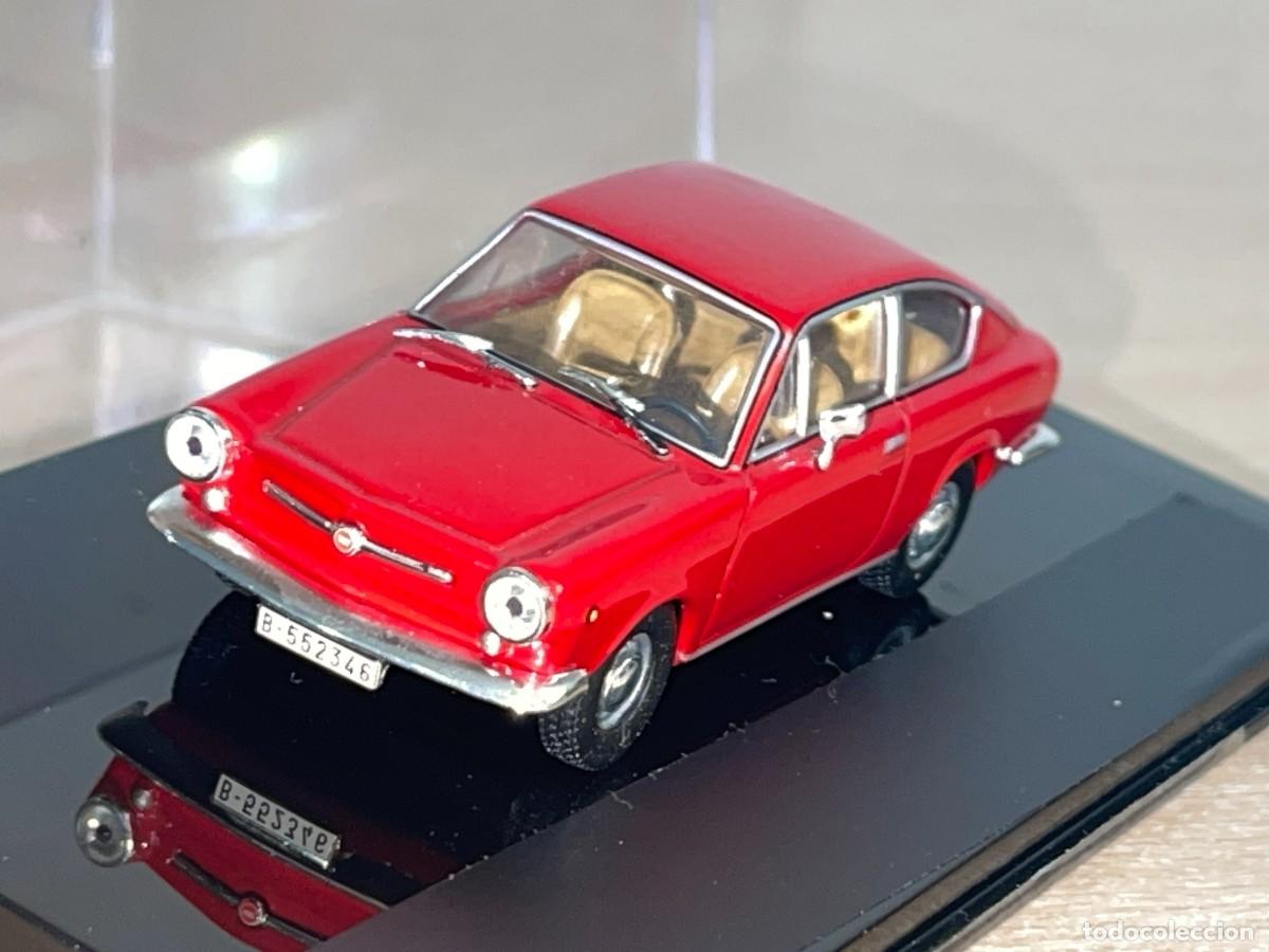 Coches a escala: Coche SEAT 850 Coup&eacute; (1967) matr&iacute;cula Barcelona rojo 1:43 die-cast metal car 1/43 altaya
