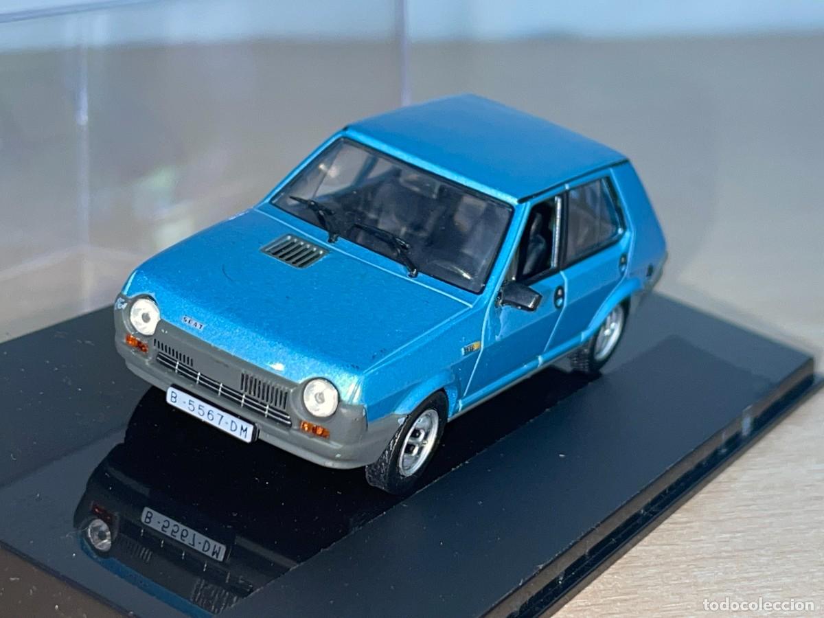 Coches a escala: Coche SEAT RITMO 75CL (1979) matr&iacute;cula Barcelona azul metalizado 1:43 die-cast metal car 1/43 altaya