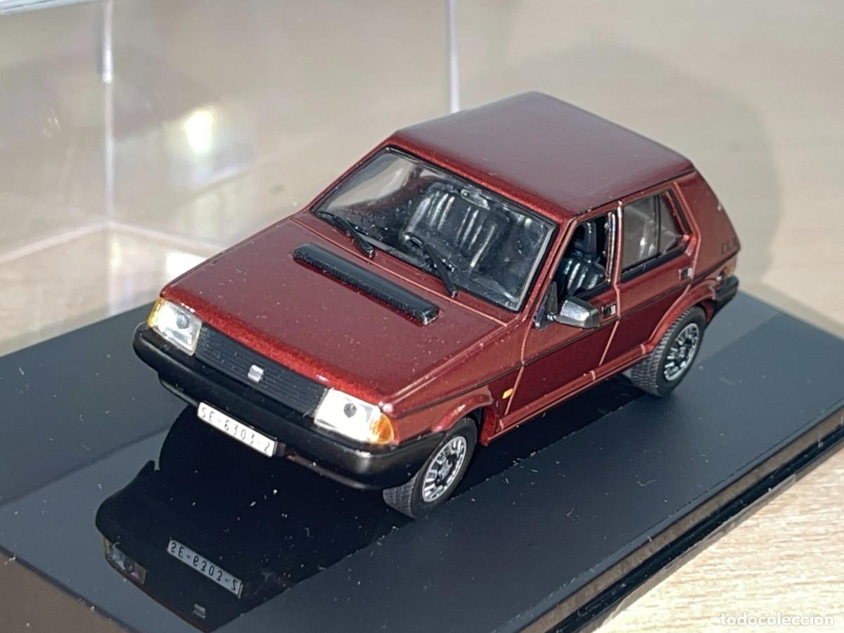 Coches a escala: Coche SEAT RONDA CLX 1.2 (1982) matr&iacute;cula Sevilla marr&oacute;n metalizado 1:43 die-cast metal 1/43 altaya