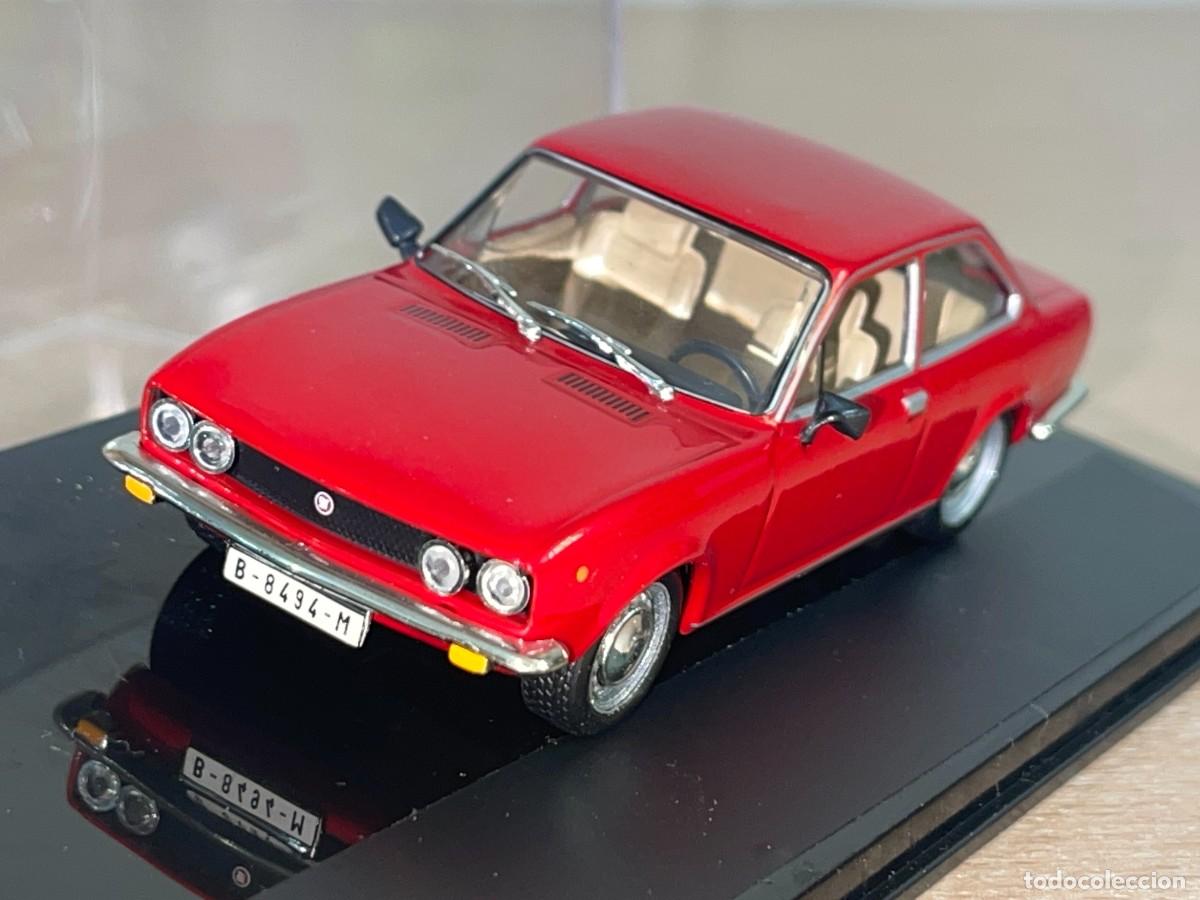 Coches a escala: Coche SEAT 124 Sport (1971) matr&iacute;cula Madrid rojo 1:43 die-cast metal car 1/43 altaya