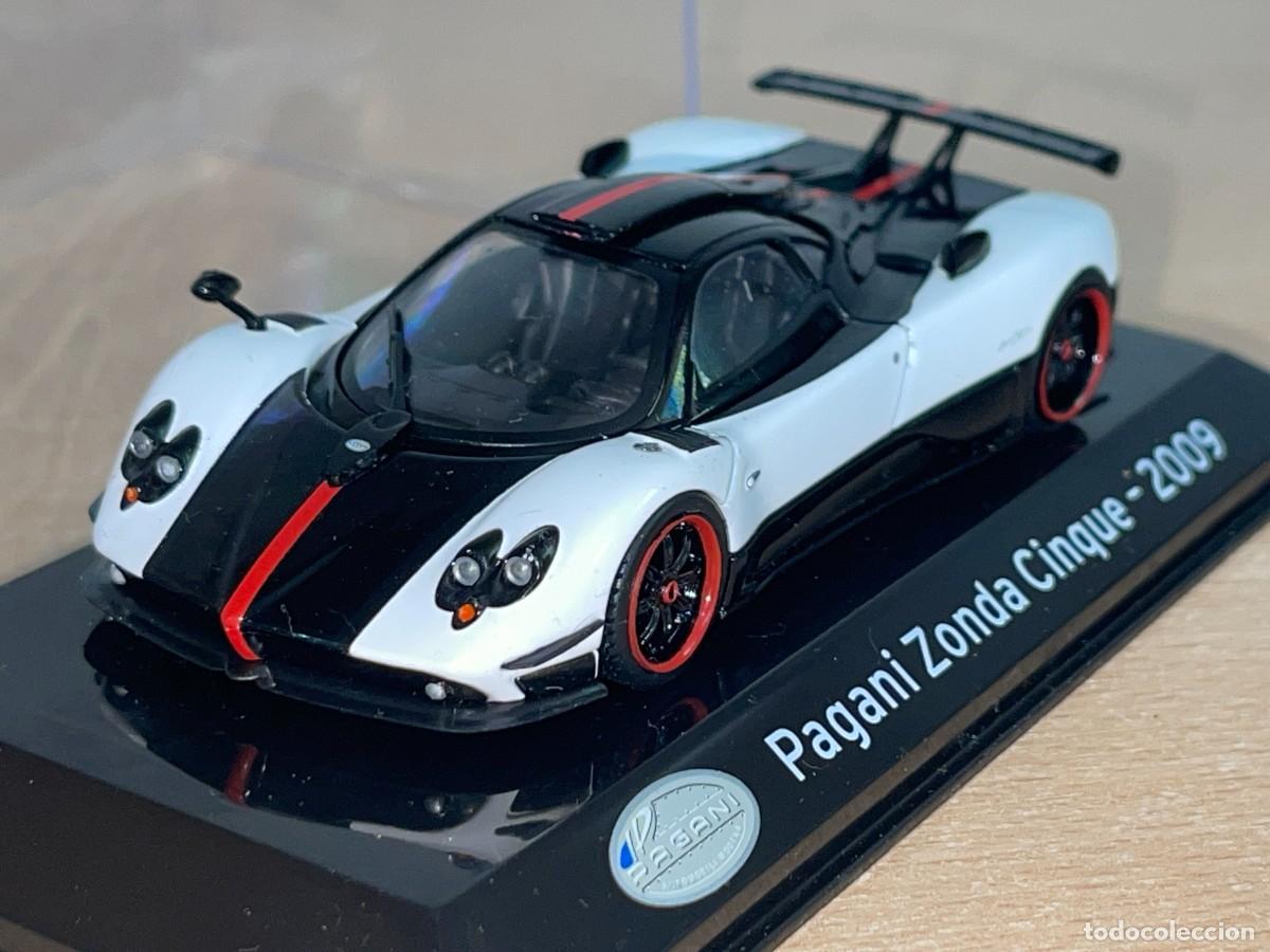Coches a escala: Coche PAGANI ZONDA CINQUE - 2009 blanco y negro 1:43 die-cast metal car 1/43 salvat SuperCars