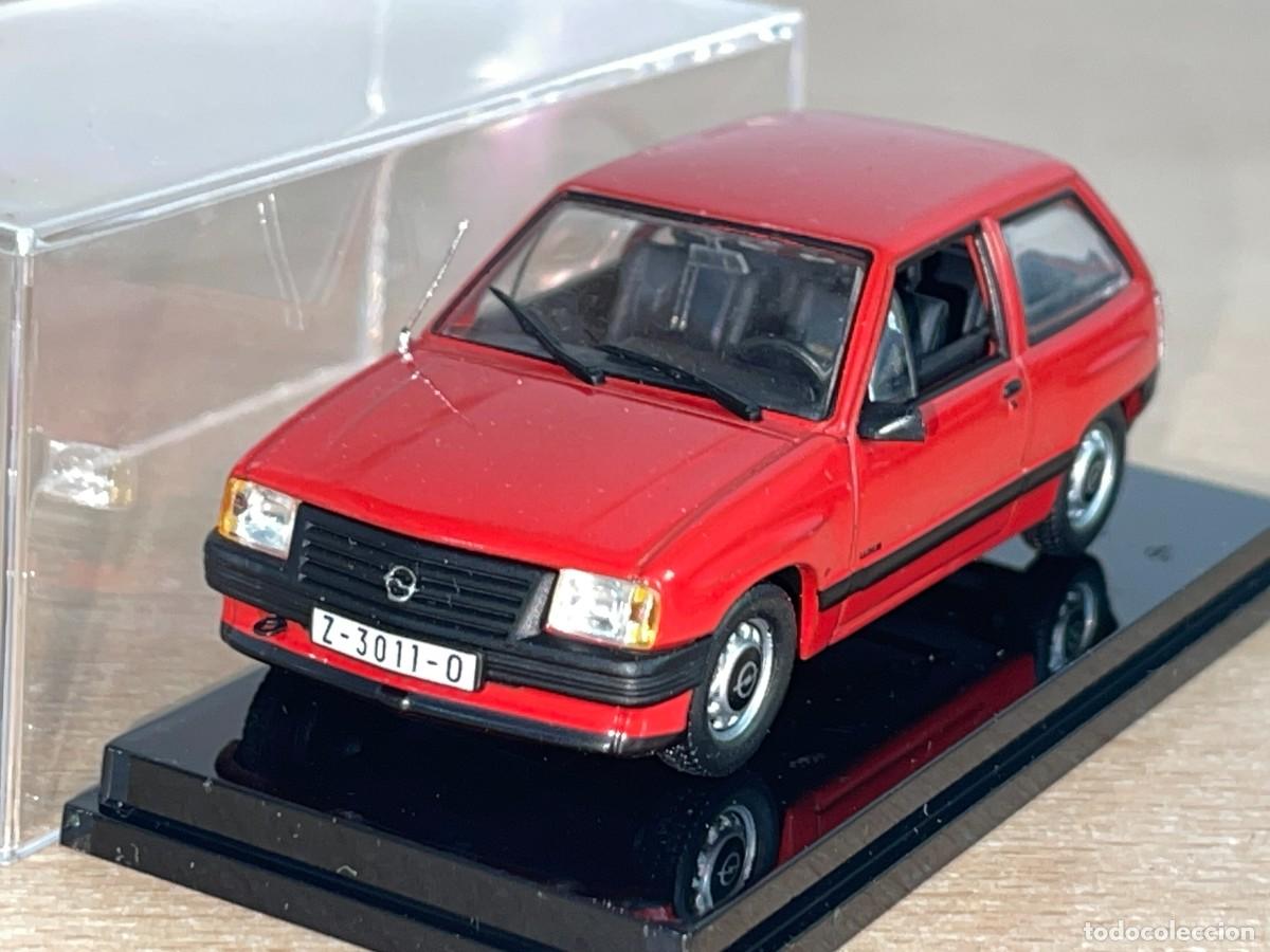 Coches a escala: Coche OPEL CORSA 1.2 S (1985) matr&iacute;cula Zaragoza rojo 1:43 die-cast metal car 1/43 altaya