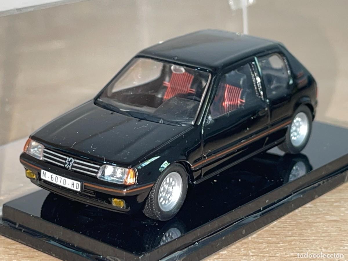 Coches a escala: Coche PEUGEOT 205 GTi (1985) matr&iacute;cula Madrid negro 1:43 die-cast metal car 1/43 altaya